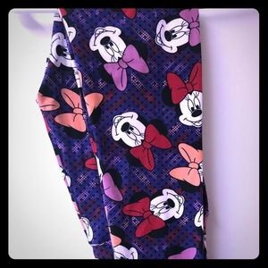 Like new LuLaRoe Disney Minnie leggings. OS